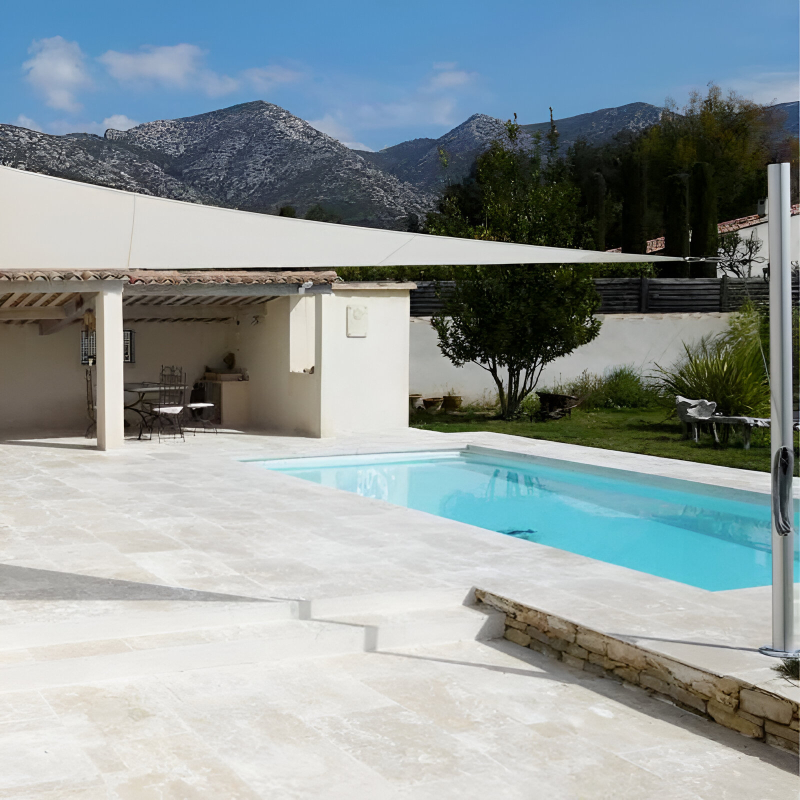 Toile d'ombrage à enrouleur deperlante